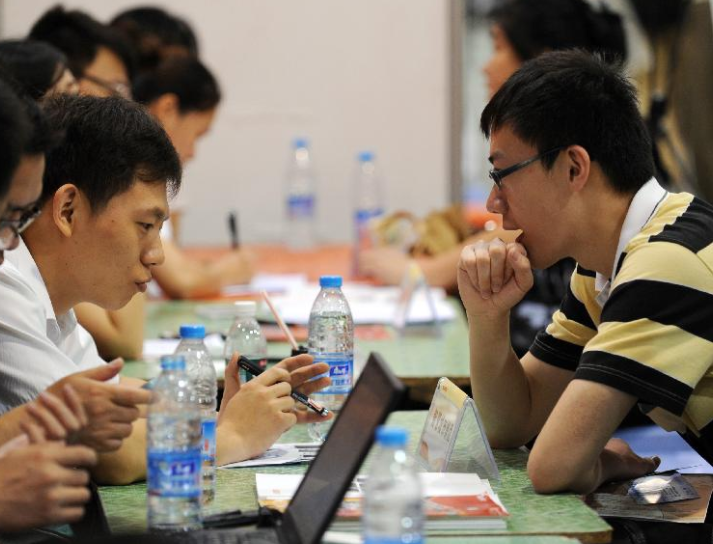 未来十年很吃香的3个专业，工资高、待遇好，选对了“钱途无量”