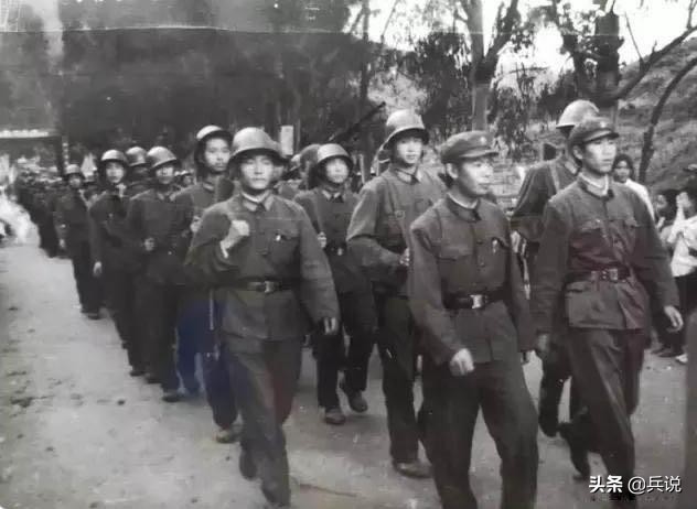 老山作战，部队寄住山村，房东姑娘含苞欲放，眼睛会说话