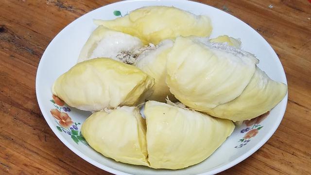 鸡肉里放进2块榴莲，这样做太好吃了，鲜香美味，一锅还不够吃