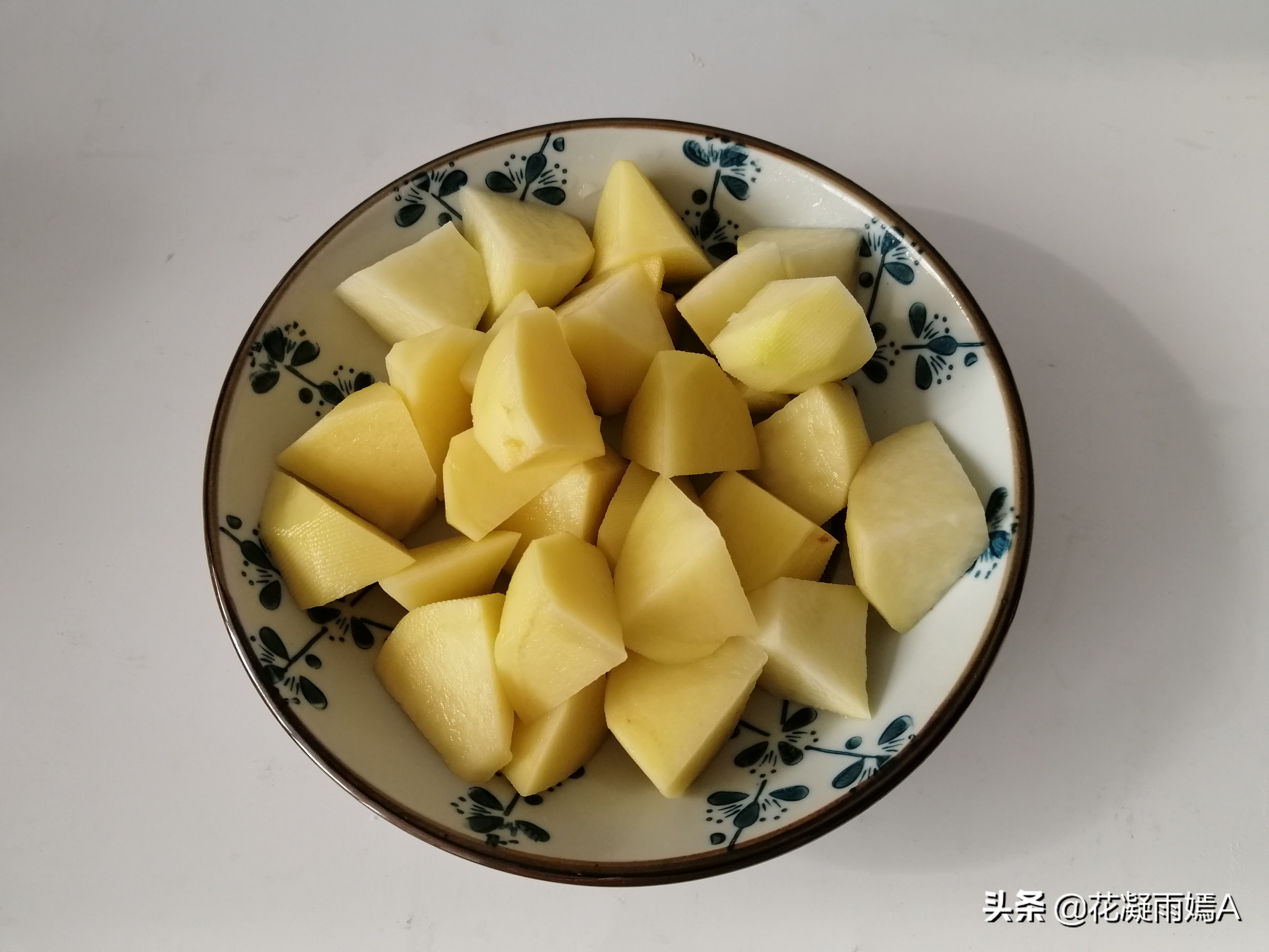 炖牛肉不好烂，加个山楂，半个小时软烂入味，老人都能嚼得动