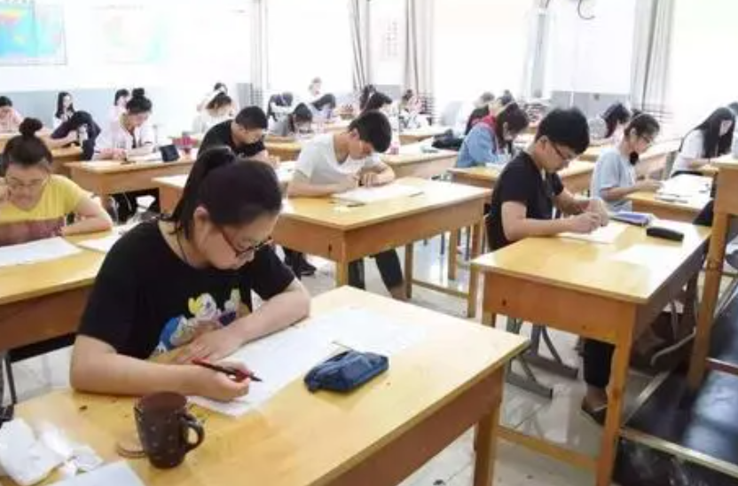 高中分科时选历史还是物理，两者之间差距不小，希望你没选错