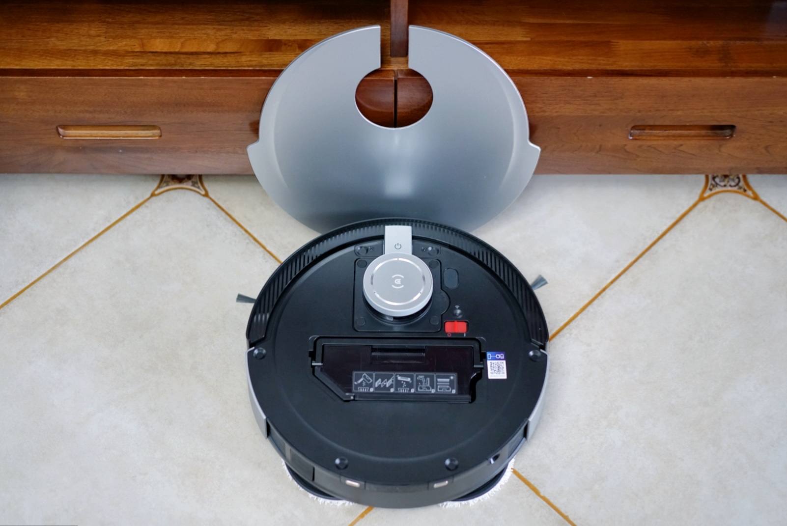 年度旗舰：科沃斯新品DEEBOT X1 OMNI扫拖机器人开箱评测
