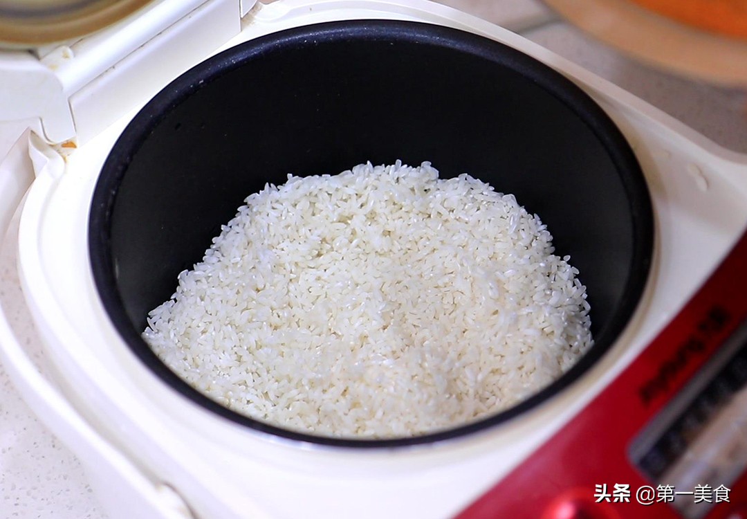 黃燜雞飯,黃燜雞米飯的制作過程