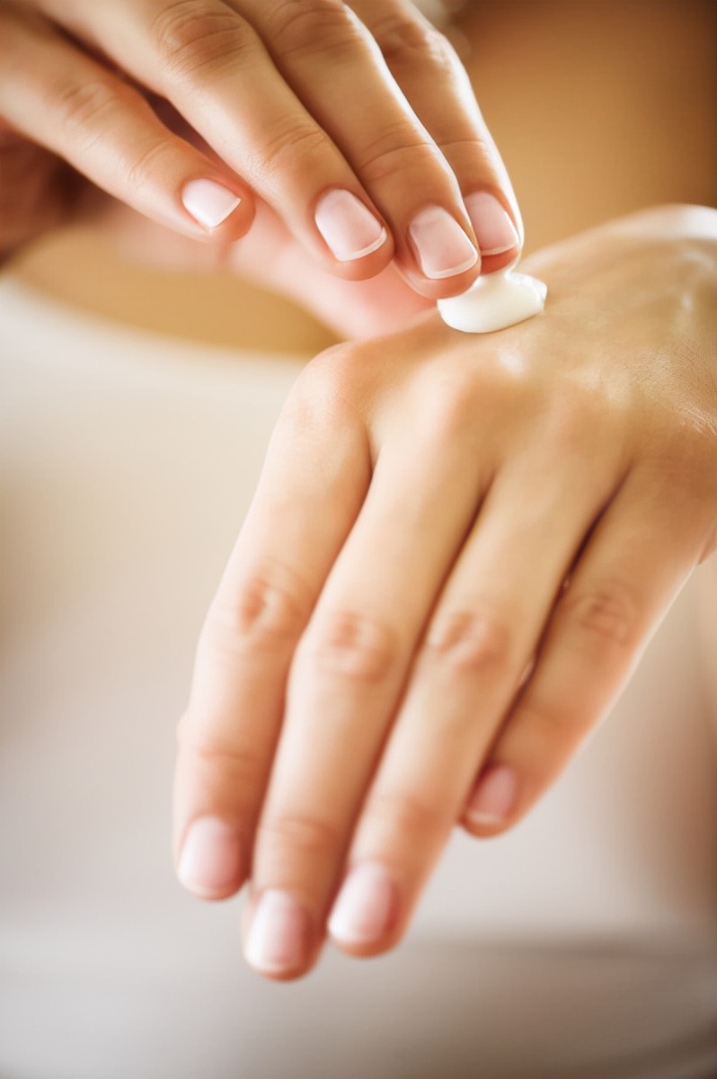 如果你的手出卖了你的年龄怎么办：专家的美容秘诀