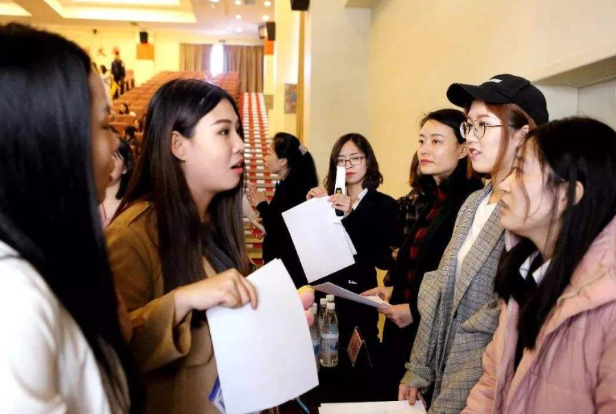 大学期间尽量不要碰这5种兼职，已有同学被坑，学姐：很容易吃亏