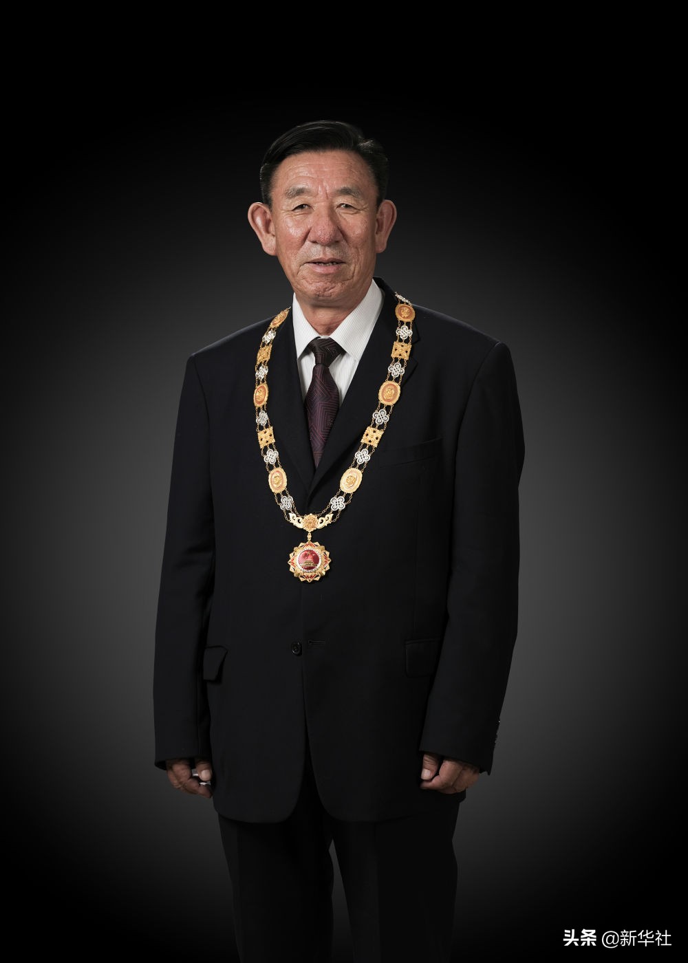 对脱贫攻坚楷模赞美的名人名言