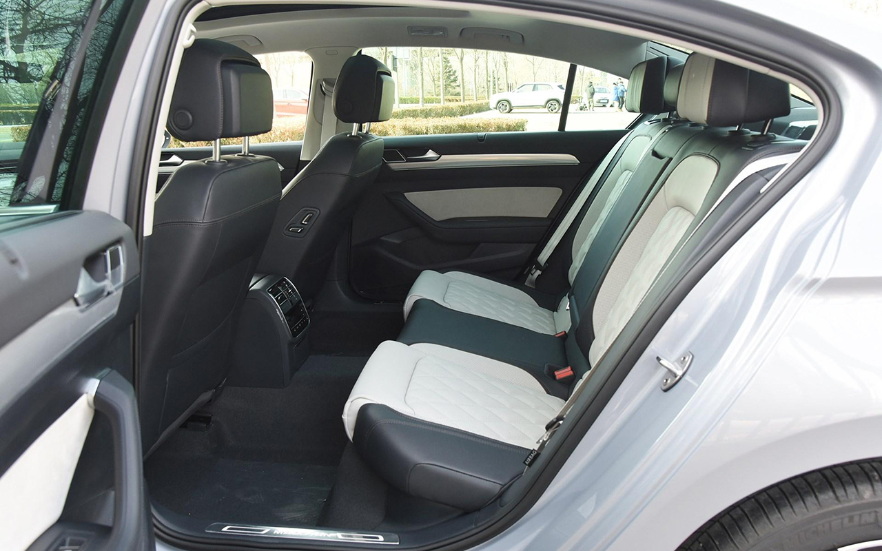 曾经的中型车销量冠军，现在优惠4-5万，大众迈腾还能买吗？