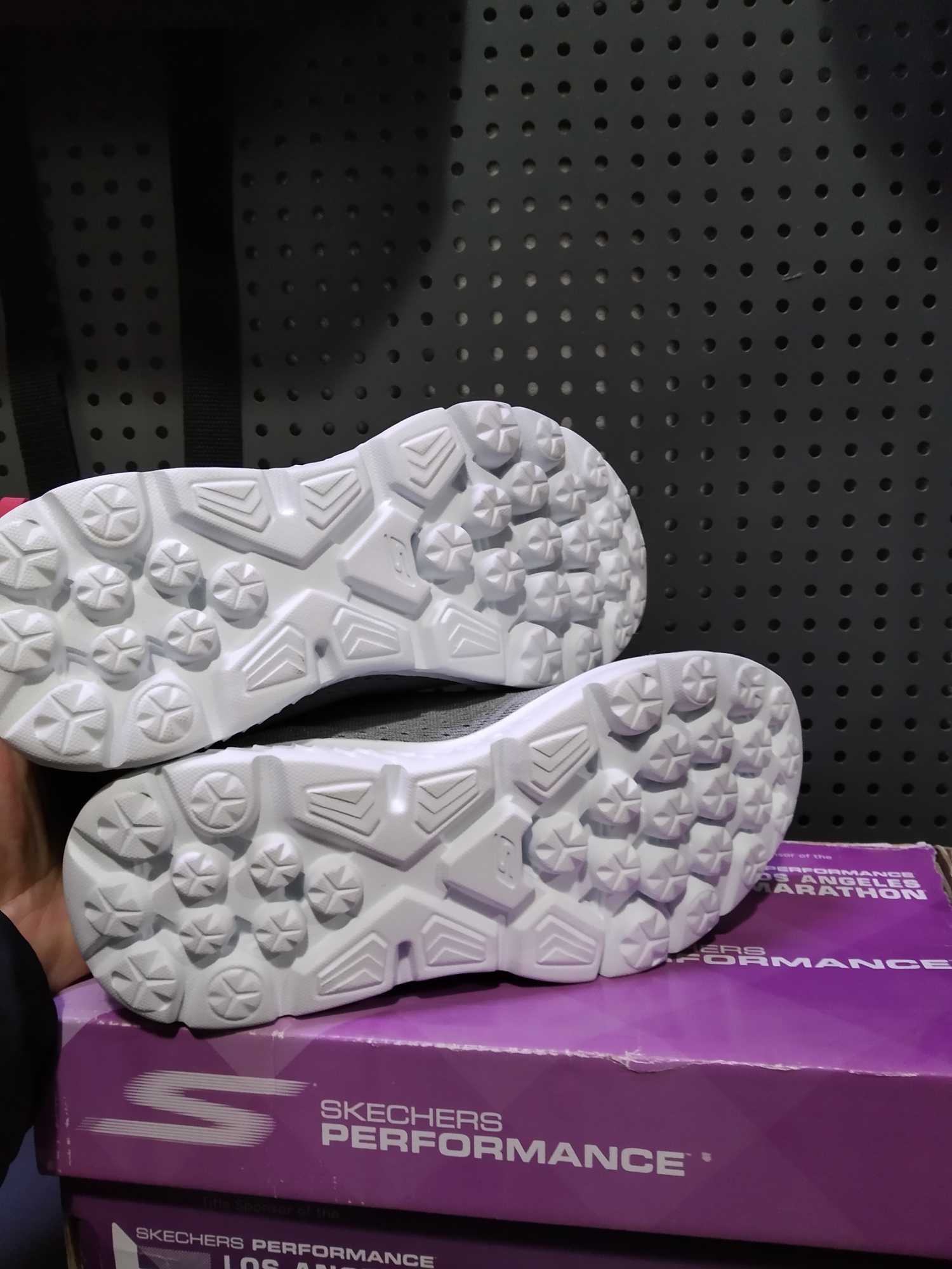 真正的健步鞋 美国本土品牌销量第二的平民运动鞋 斯凯奇