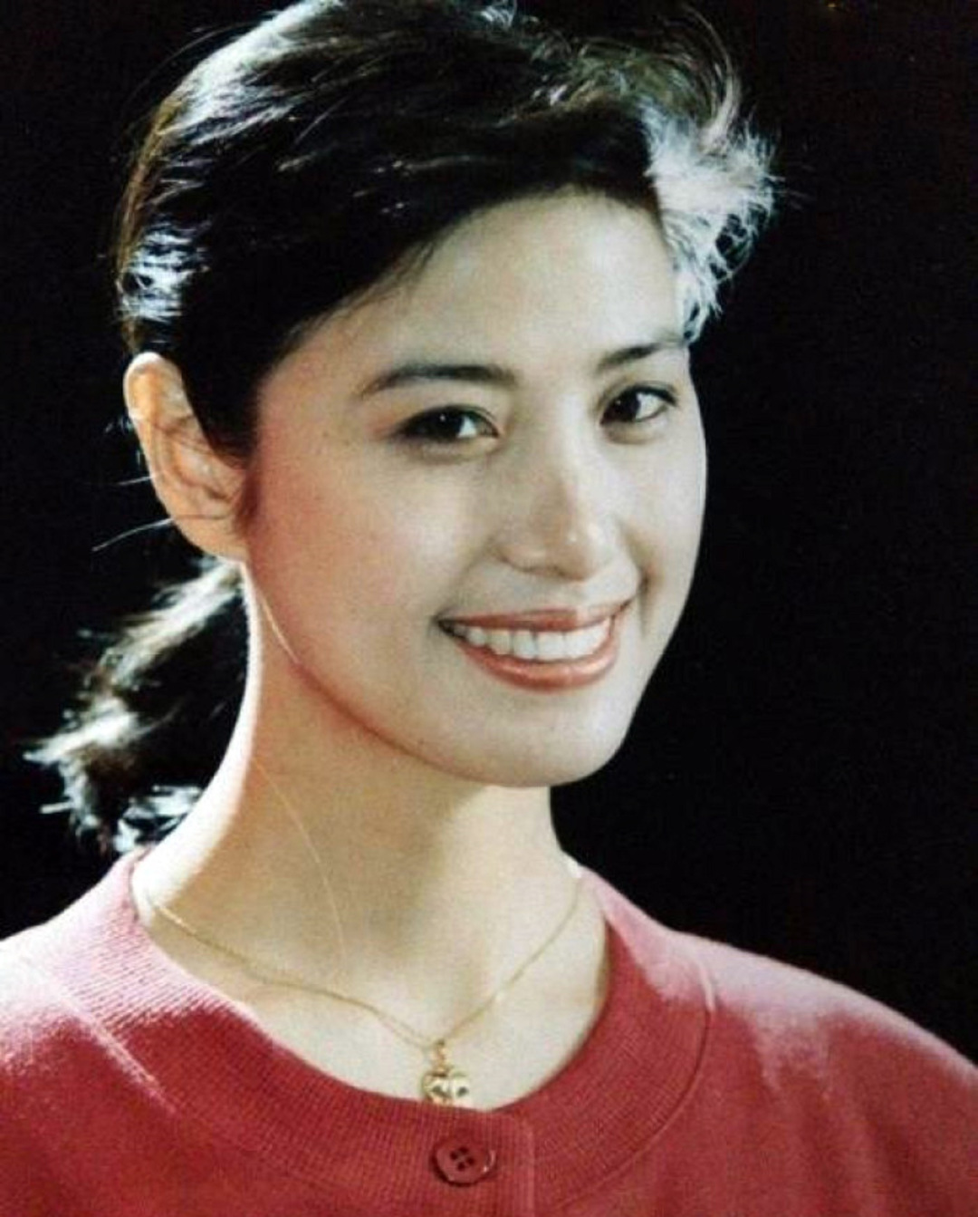 吴玉华一生经历过两次婚姻,在大学期间她跟同班同学汪俊相识,后来两人