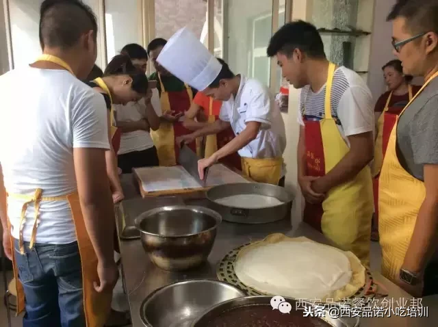 来来来，带您看看品诺餐饮小吃培训学员日常学习现场吧~