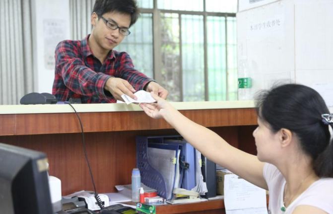 大学生公费医疗（考上就能）