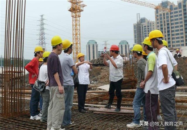 高考成绩刚达二本线考生，这3个“最适合”专业，它们不比重本差