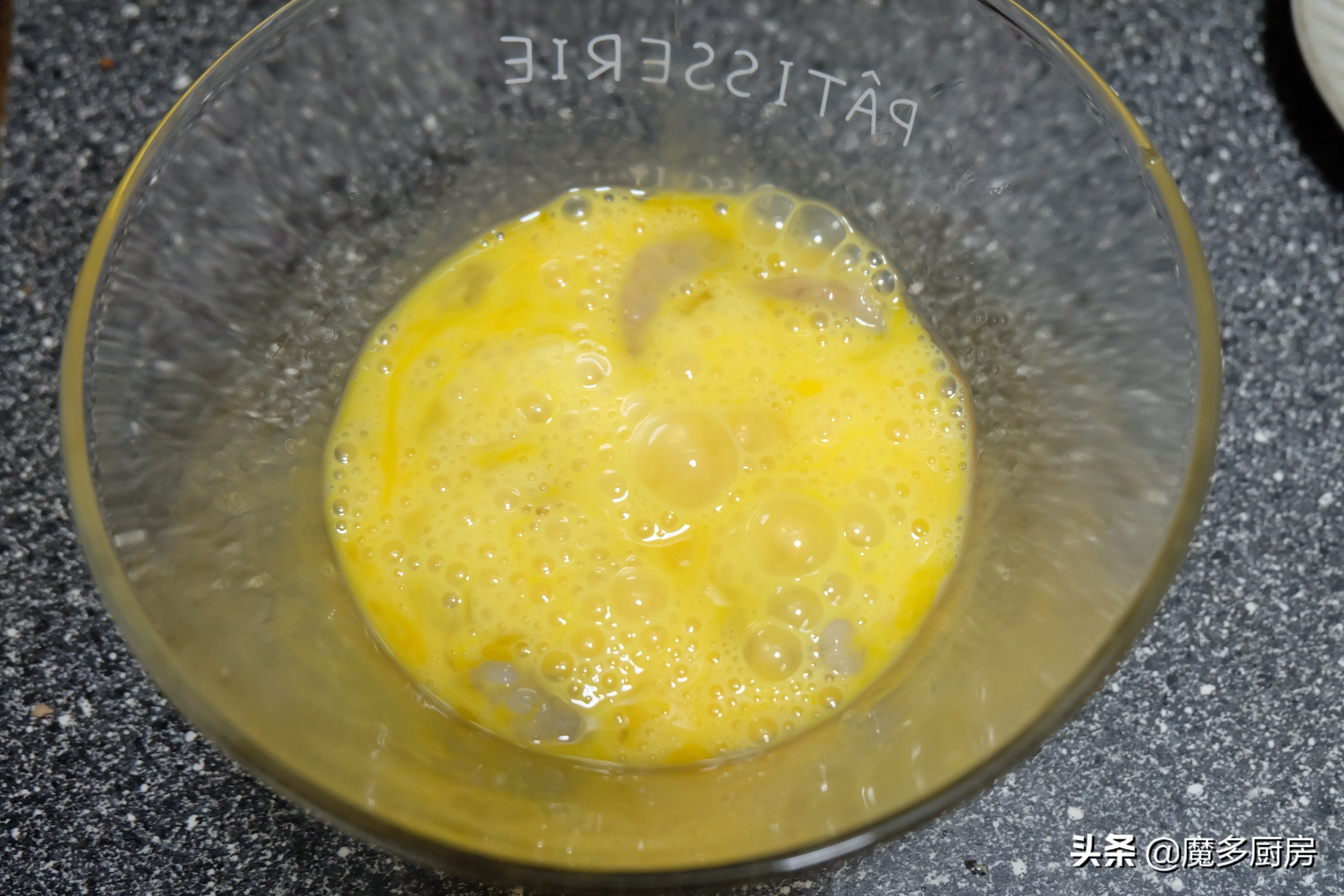 剩米饭简单加工一下，做成美味早餐，营养丰富全家都爱吃