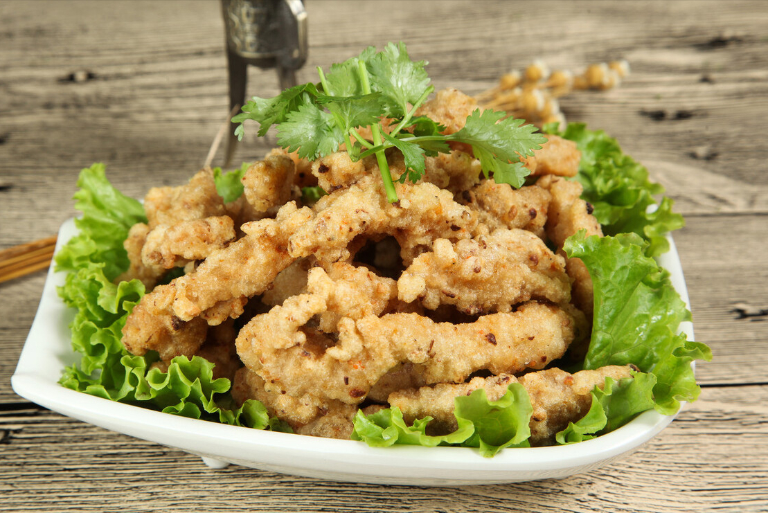 炸酥肉,用淀粉还是面粉?大厨教你一招,外酥里嫩,酥脆不回软