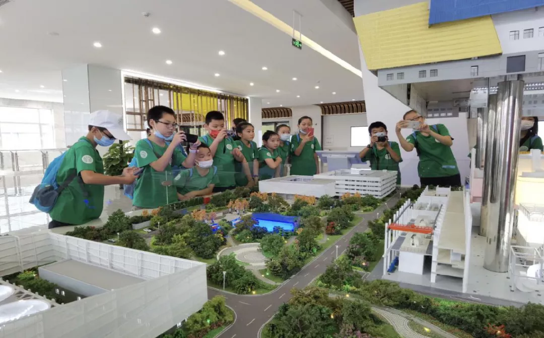 揭秘风能发电，走进“会发电的房子”……首届“低碳小达人”探访研学活动结课！