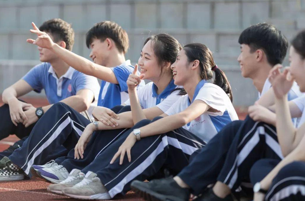 西安一高中拟国庆补课遭学生投诉，学校整改彻底，家长忧心忡忡