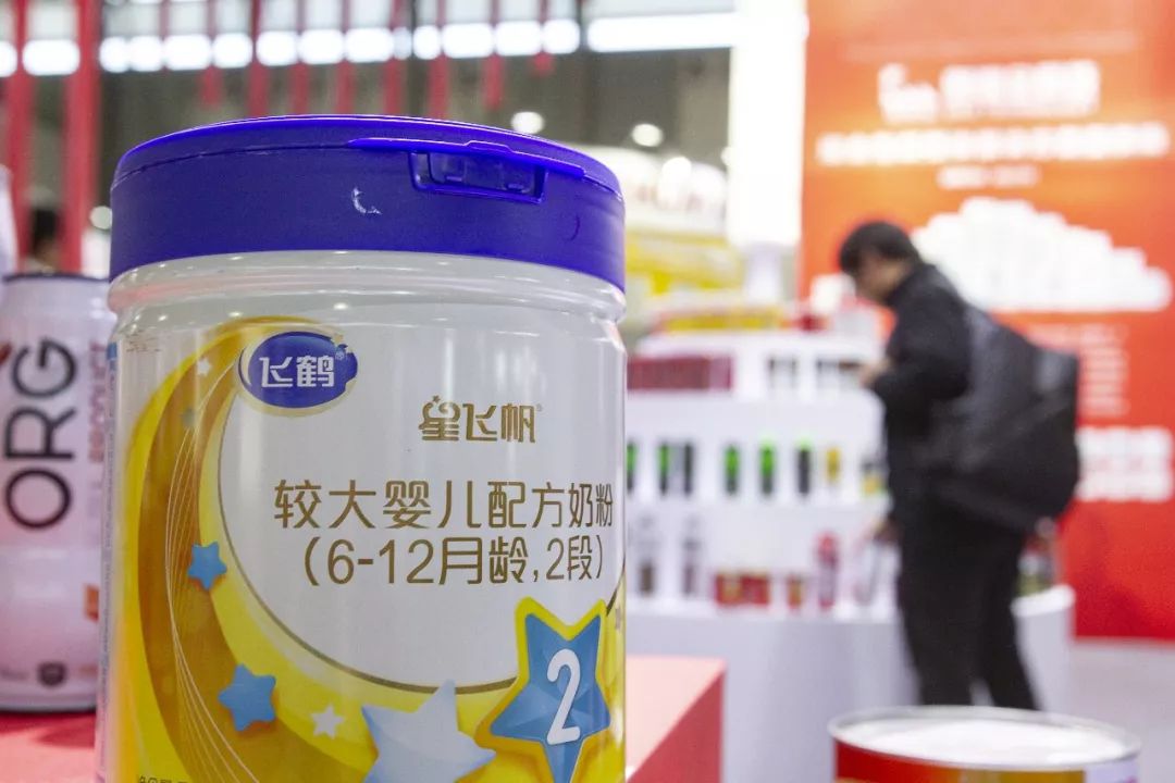 飞鹤奶粉“罗生门”，谁在撒谎？遭做空之前，飞鹤大存大贷引质疑