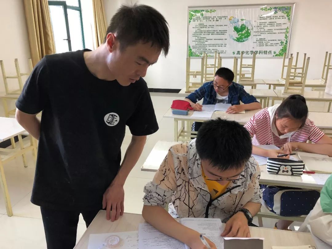 大学四年，孩子花钱如“流水”，算下来数目不小，都花在哪里了？