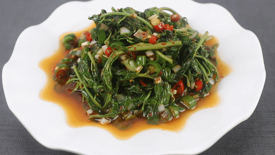 鲜香味美的凉拌香椿，活在童年回忆的一道夏季凉拌菜