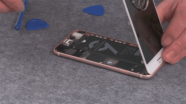 手机卡得不知所措？手把手教你更换大容量电池焕发新生