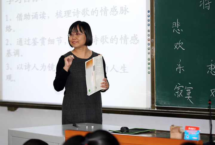 明星疑似读错《将进酒》，语文课本引发争议，“将”字到底怎么读