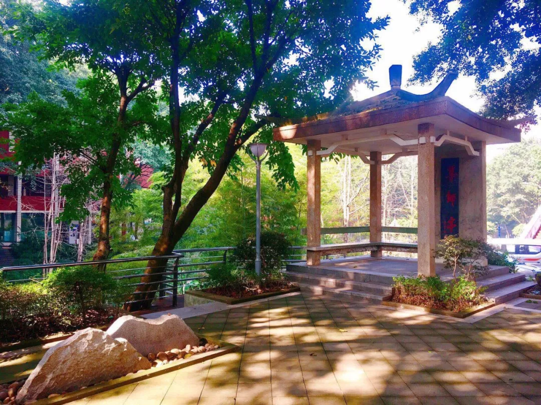 这所行事低调却成绩华丽的名校，他值得被爱