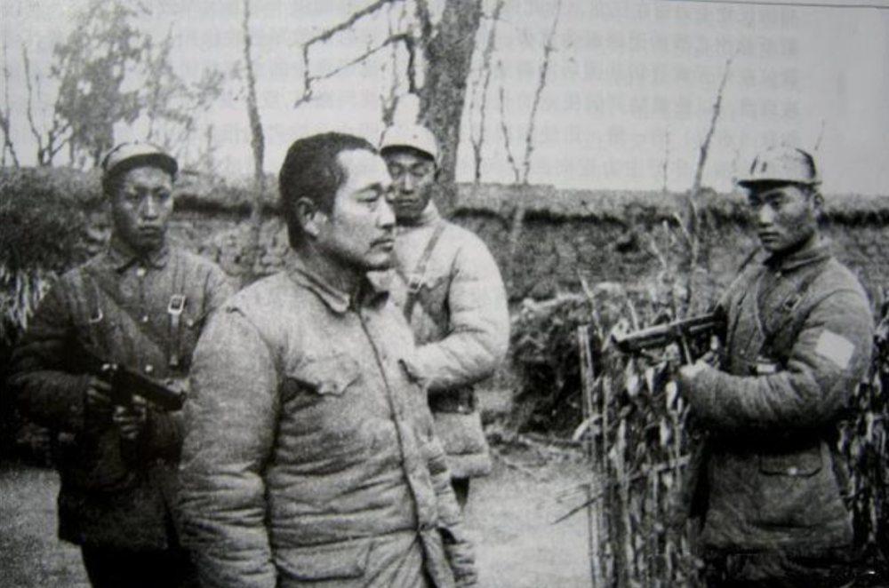 国军副师长被俘虏，却要求看守即刻放人：党中央能够证明我身份