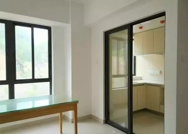 广东最坑爹vs最壕的大学宿舍！你们感受一下，这区别扎心了