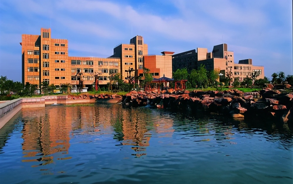 2021年中国大学语言类排行，天津外国语大学和川外不够格进前十吗