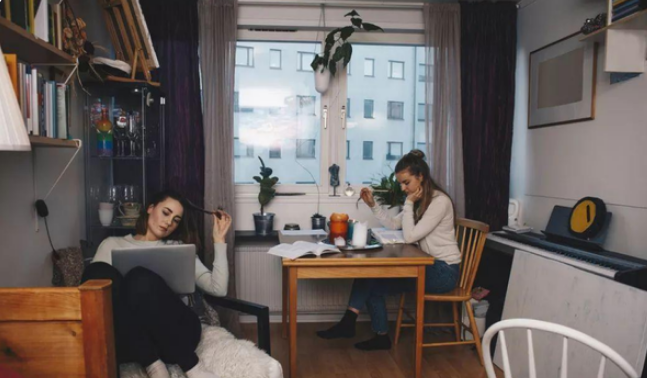 清北VS哈佛剑桥“宿舍”对比，一个天上一个地下，差距非一星半点