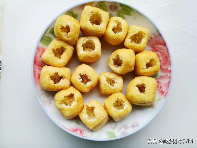 豆腐泡这样吃，不煎不炸、上锅一蒸10分钟出锅，荤素搭配真美味