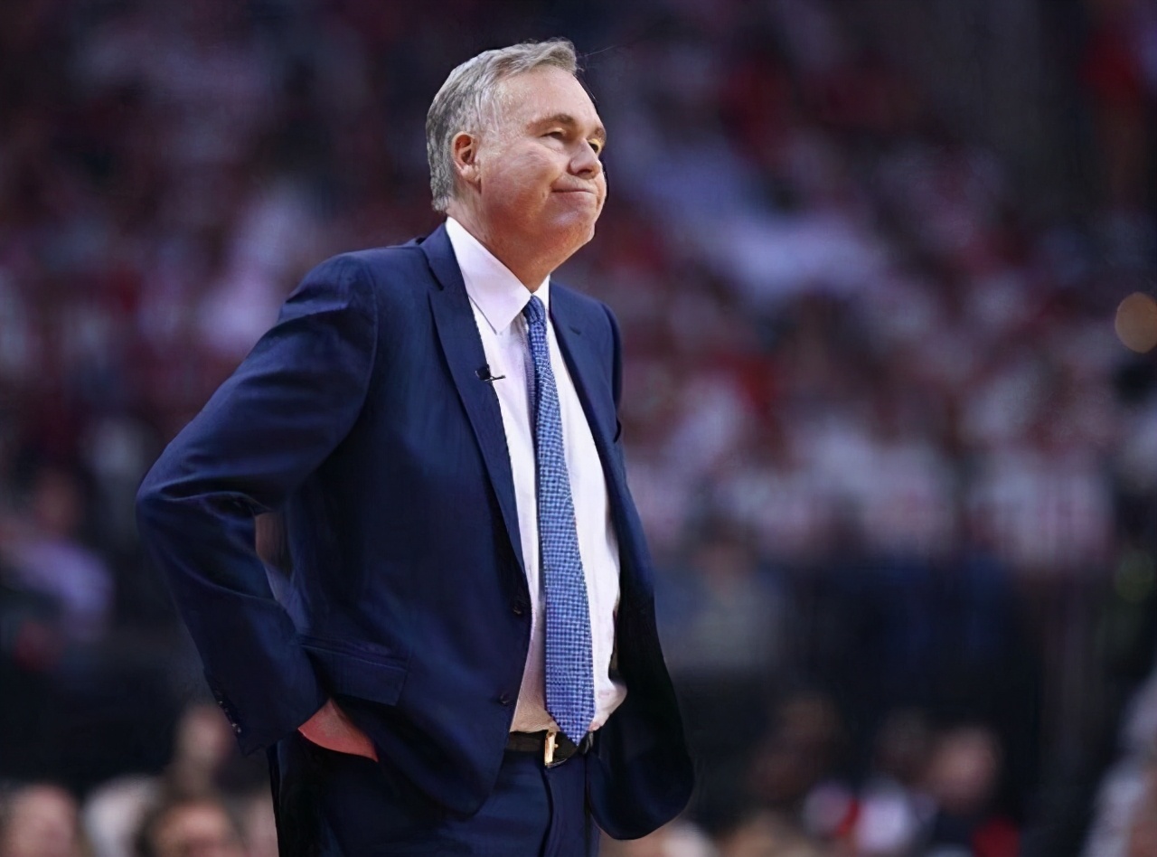 对德安东尼来说,从两次最佳教练到成为昔日弟子助手,究竟是自己背锅