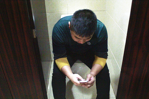 大便出现3种状态请当心，或不利健康，医生：多吃2物，少做2事