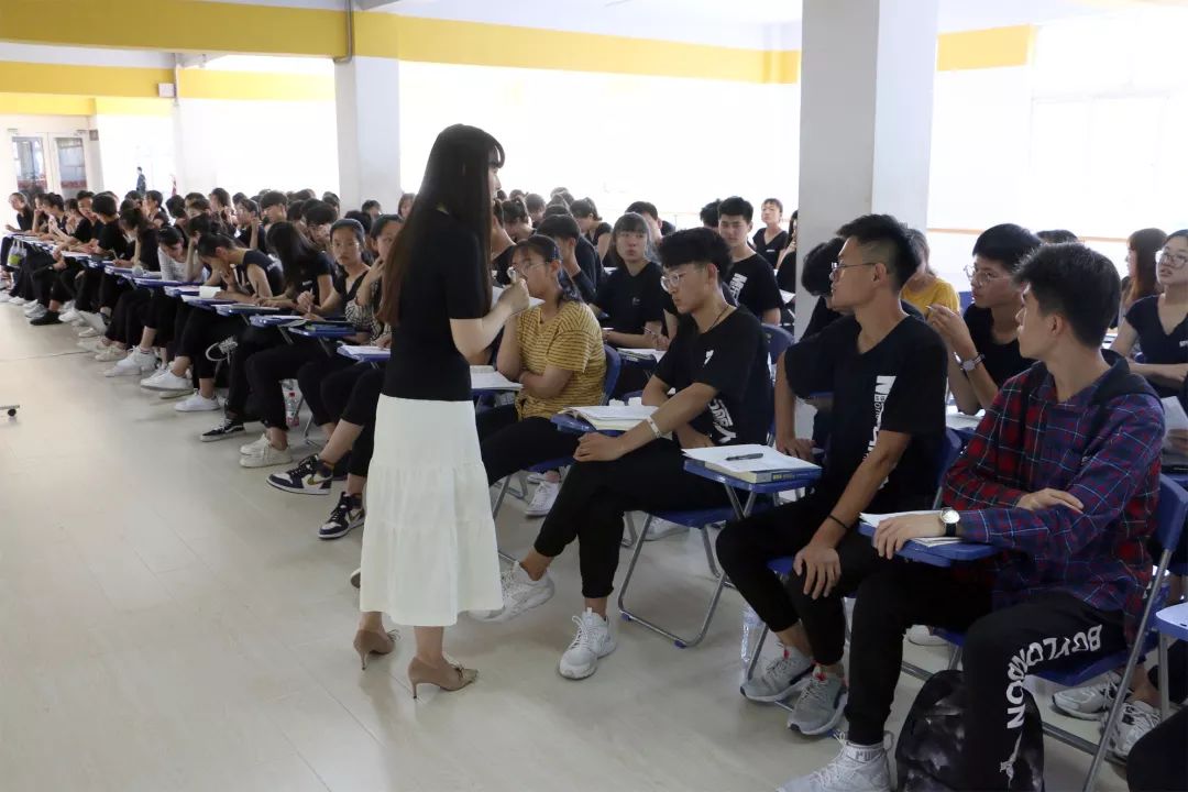 想做一名高学历的T台模特吗？那就赶紧点进来
