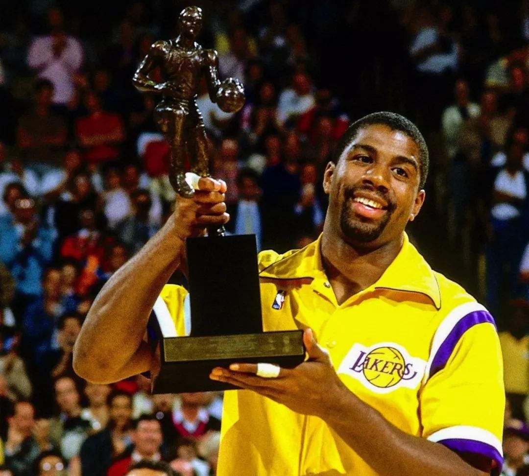 为什么说魔术师拯救nba(神鬼莫测的魔术师,毫无争议的第一控卫,拯救了