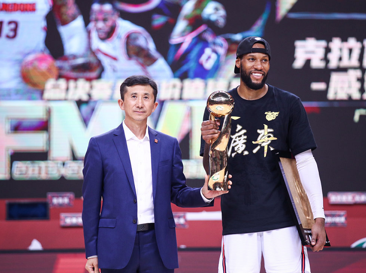 nba和cba哪个富(CBA工资世界第3，姚明高瞻远瞩限薪应更狠，水平第34不如日本联赛)