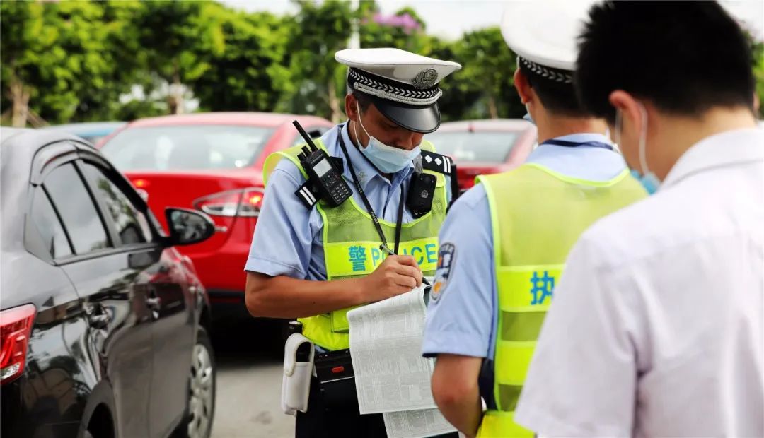 珠海交警开启首场大规模整治行动，司机插队打尖被罚:人有三急！