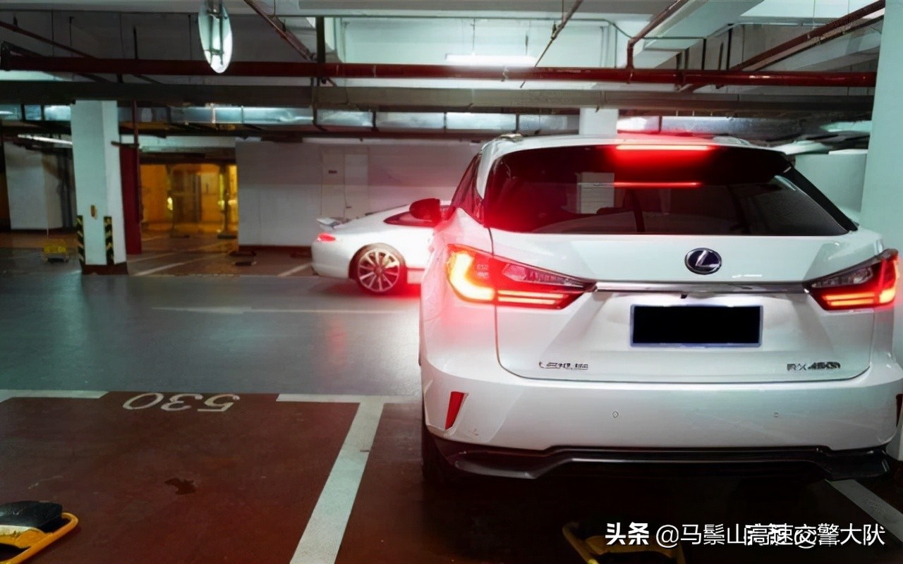 汽车倒车入库方向盘操作技巧与实战教程