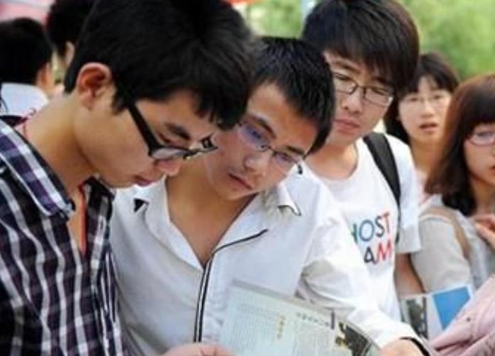 大学生参军入伍，好处多到数不过来，退伍费50万让很多学生心动