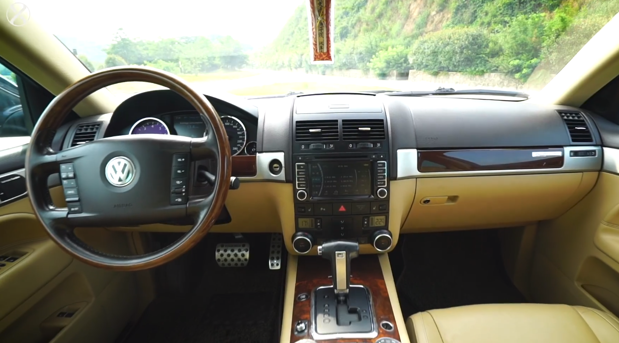 大众途锐pk宝马X5：手握20万选择哪台SUV？