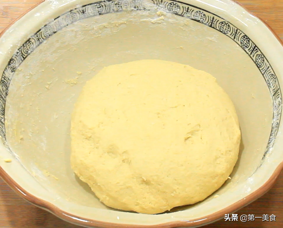 电饼铛烙出馋人锅贴味！简单制作玉米发面饼，香甜松软吃不够