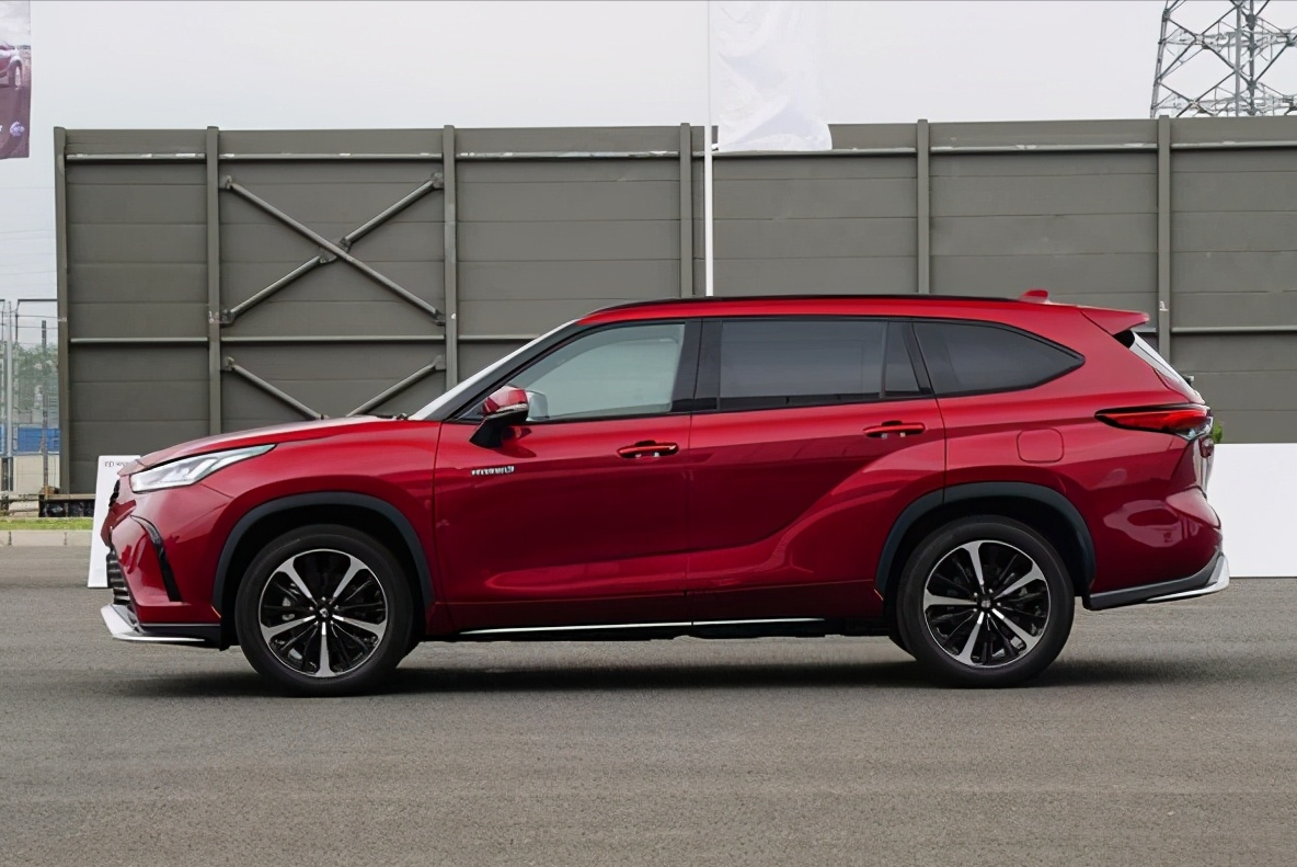 预算30W入手大7座SUV，选途昂还是陆放？对比后差距“一目了然”