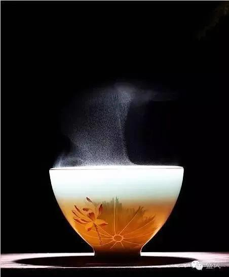 悠悠然然闭关修心，尘嚣远避，静悟天地之道，一念通玄，岁月无声自成境。