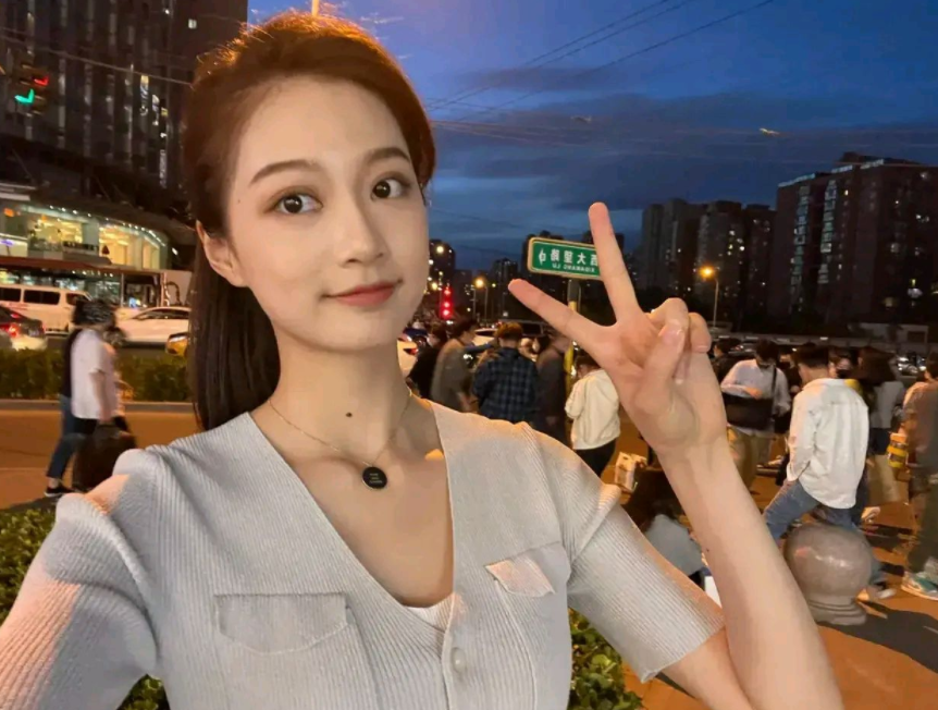 中国传媒大学的校花冯琳，在网上晒出学习笔记，让人耳目一新