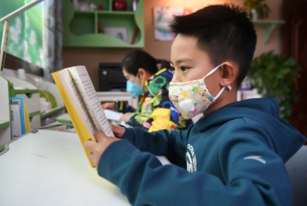 中小学超长寒假来临，各省份放假时间公布，学生们的快乐又回来了