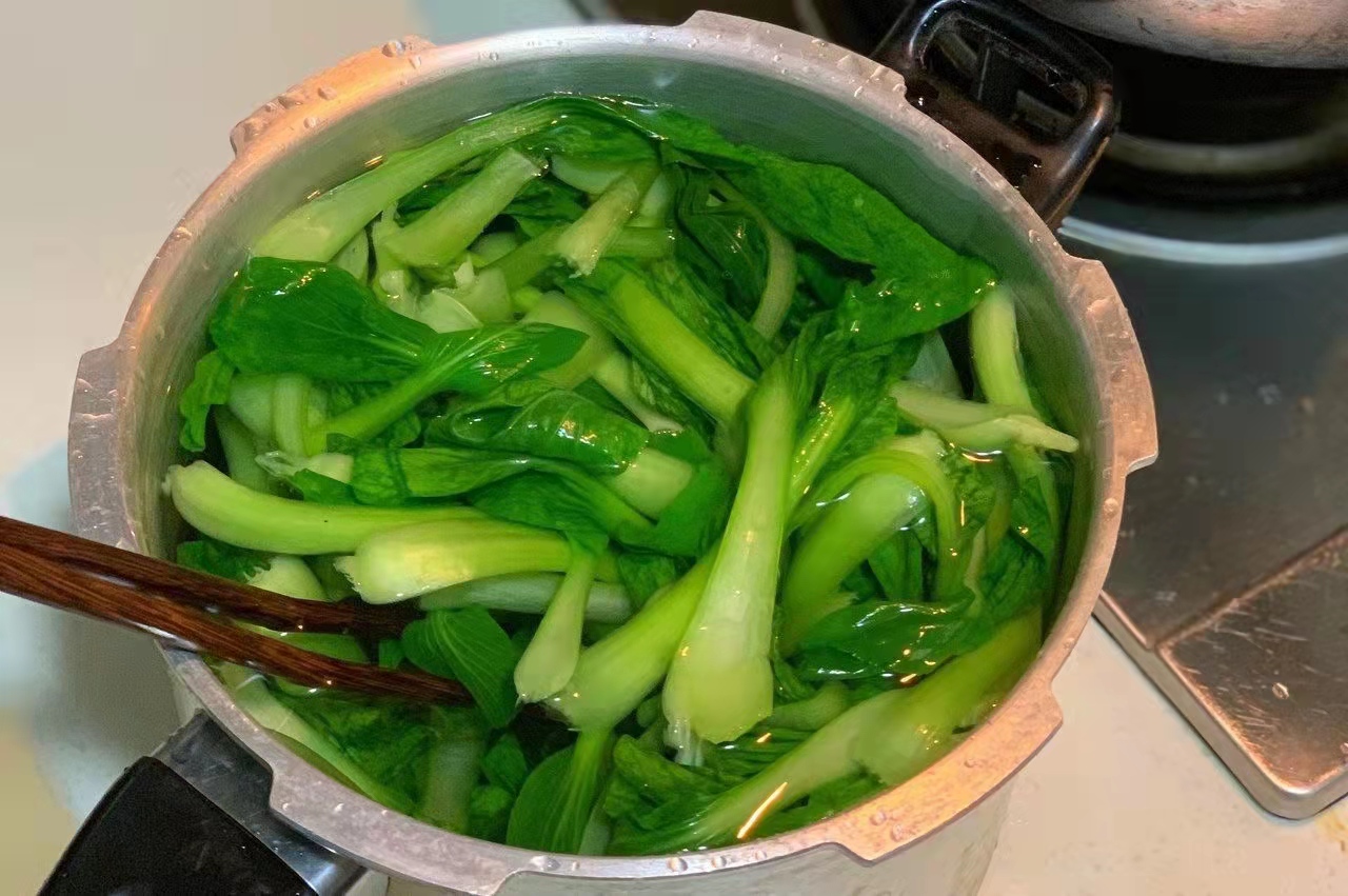 香菇青菜包好吃有诀窍，低脂低热量，翠绿鲜嫩，一次做20个不够吃