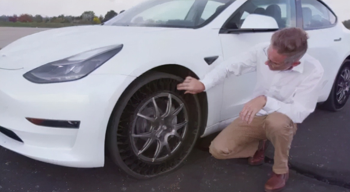 不用打气、不会爆胎：固特异新型轮胎已成功使用于Tesla Model 3