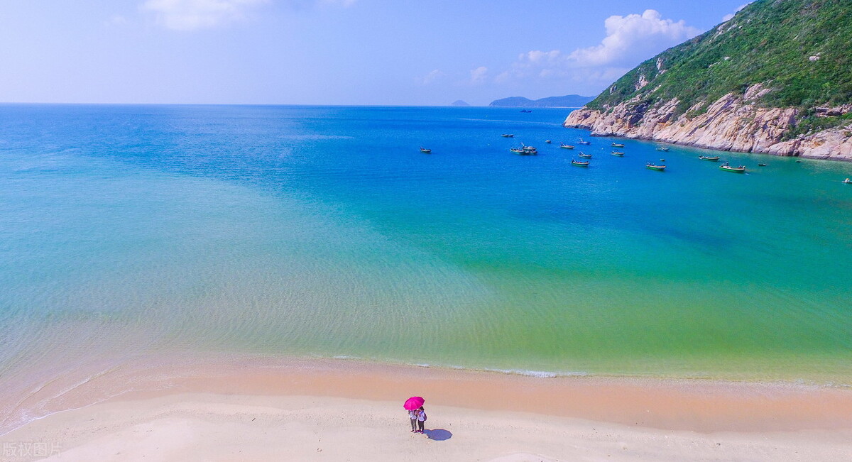 海南陵水一个小县城，如今却比三亚更受欢迎，候鸟更爱，为什么？