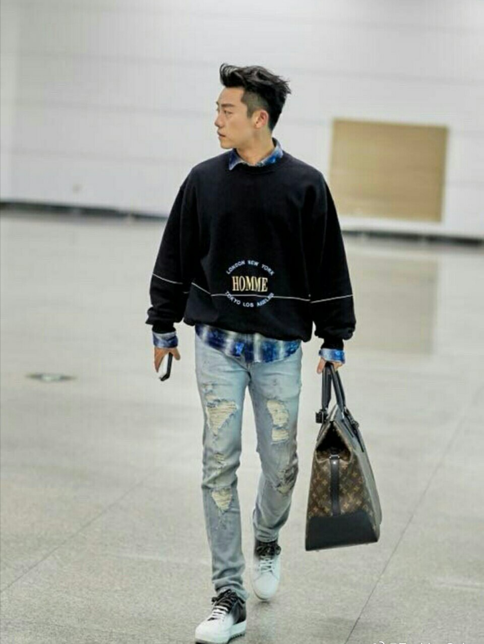 郑恺已有爱的结晶?矮个子男神迎来春天,时尚穿搭不输小鲜肉!