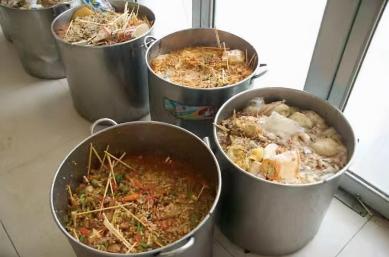 南京一大学食堂登上热搜，免费赠送未售完的食材，引发多方讨论